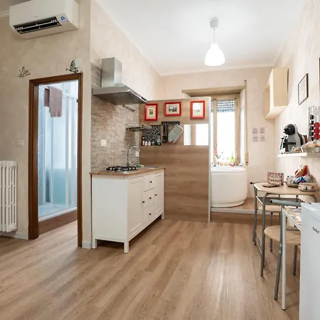 Casa Con Idromassaggio Metro C Alessandrino - San Giovanni E Trenino Laziali-termini -betti House *