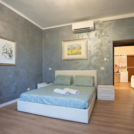 Casa Con Idromassaggio Metro C Alessandrino - San Giovanni E Trenino Laziali-termini -betti House דירה *