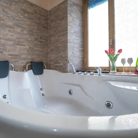 Betti House Vasca Idromassaggio Metro C Alessandrino - San Giovanni E Trenino Laziali-termini -betti House 罗马