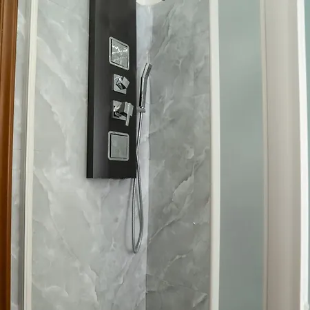 Betti House Vasca Idromassaggio Metro C Alessandrino - San Giovanni E Trenino Laziali-termini -betti House